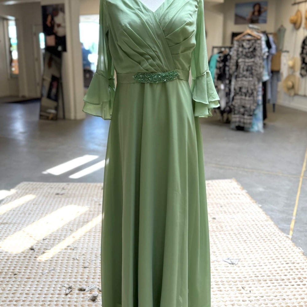 Chic Long Sleeve Green Dress with Beaded Waist